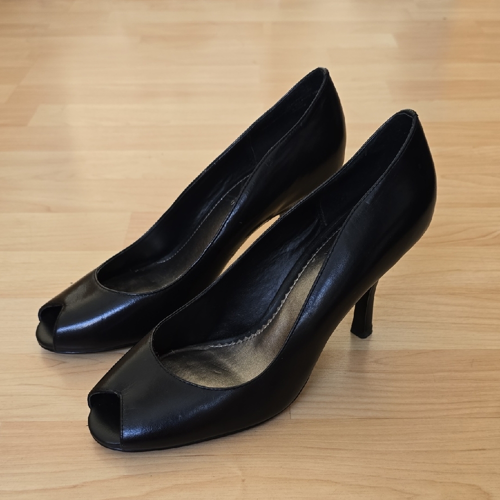LIZ CLAIBORNE Flex BLACK Leather PEEP TOE PUMP Mid Heel Size 8.5